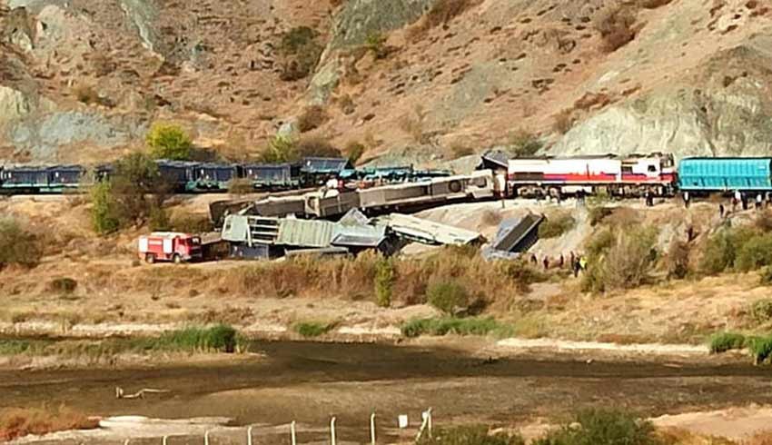 Ankara’da iki tren kafa kafaya çarpıştı: 2 ölü 